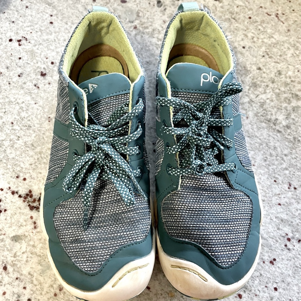 Plae shoes size 2